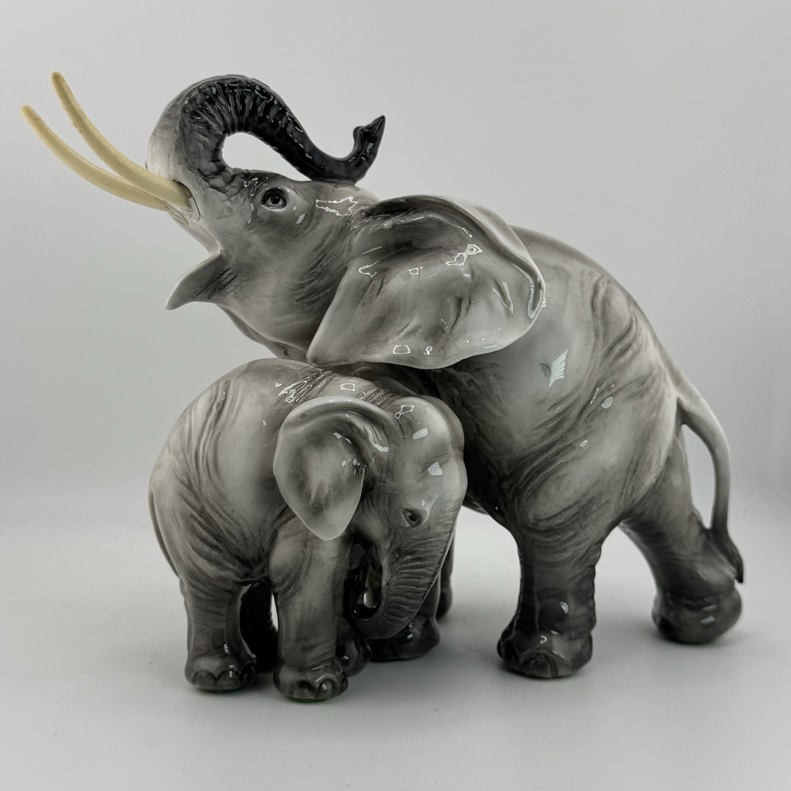 Pair of Elephant Figurines Mother & Calf Glossy Made in Italy Guido Cacciapuoti Pair of Elephant Figurines Mother & Calf Glossy Made in Italy Guido Cacciapuoti