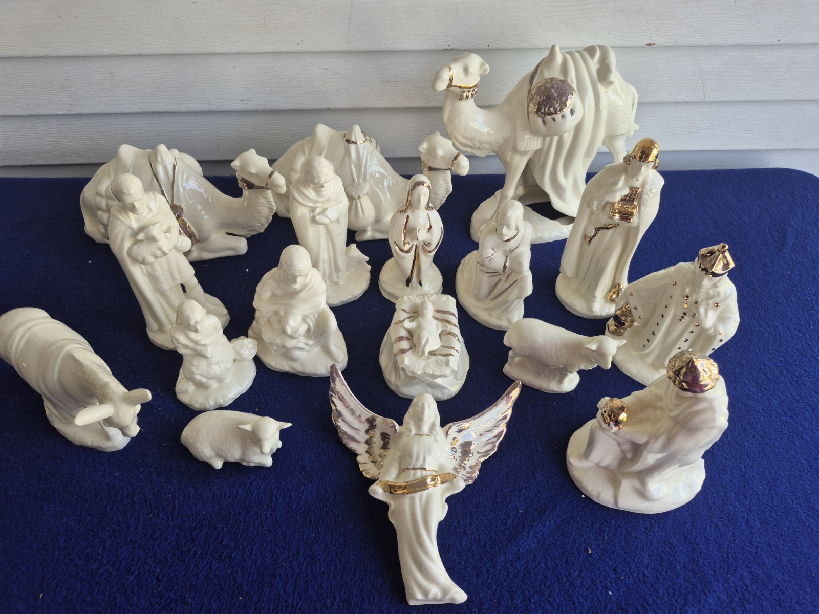  VINTAGE CERAMIC  NATIVITY SET 17 PIECIES,NICE SET
