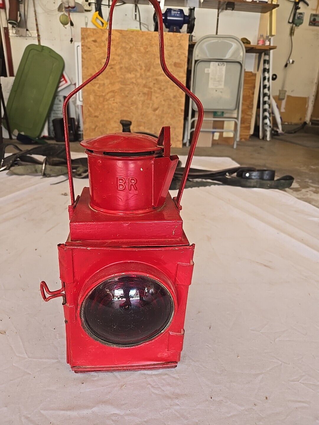 Vintage Red Metal Railway Lantern with Handle And Gas Hose [replica]