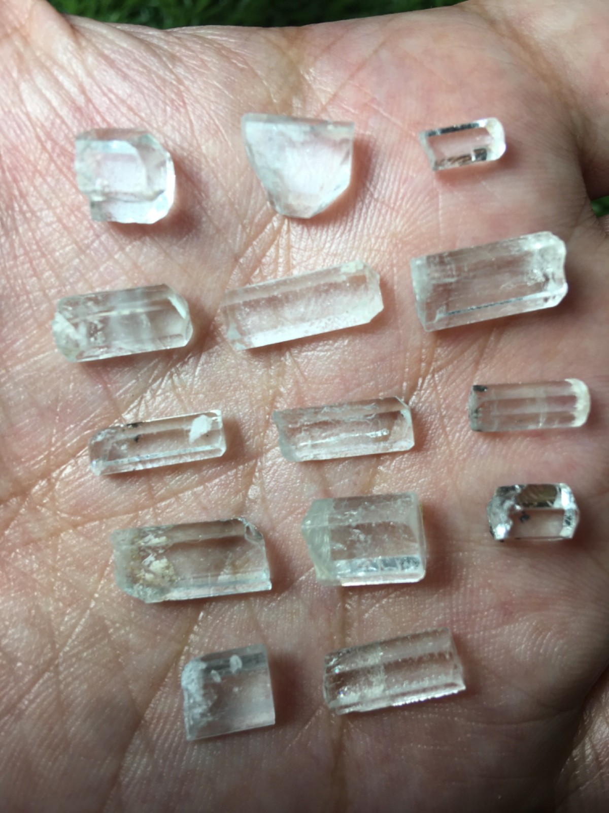 37 carats AMAZING NATURAL SMALL AQUAMARINE CRYSTALS LOT FROM PAKISTAN (z78)
