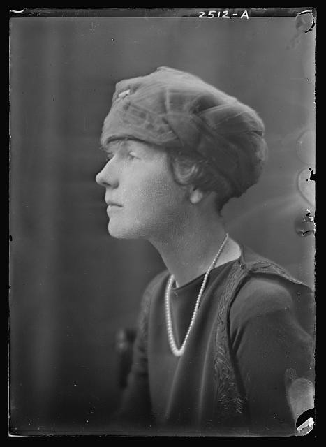 Photo:Mrs W S Godfrey Portrait 1910s Woman Hat Pearl Necklace
