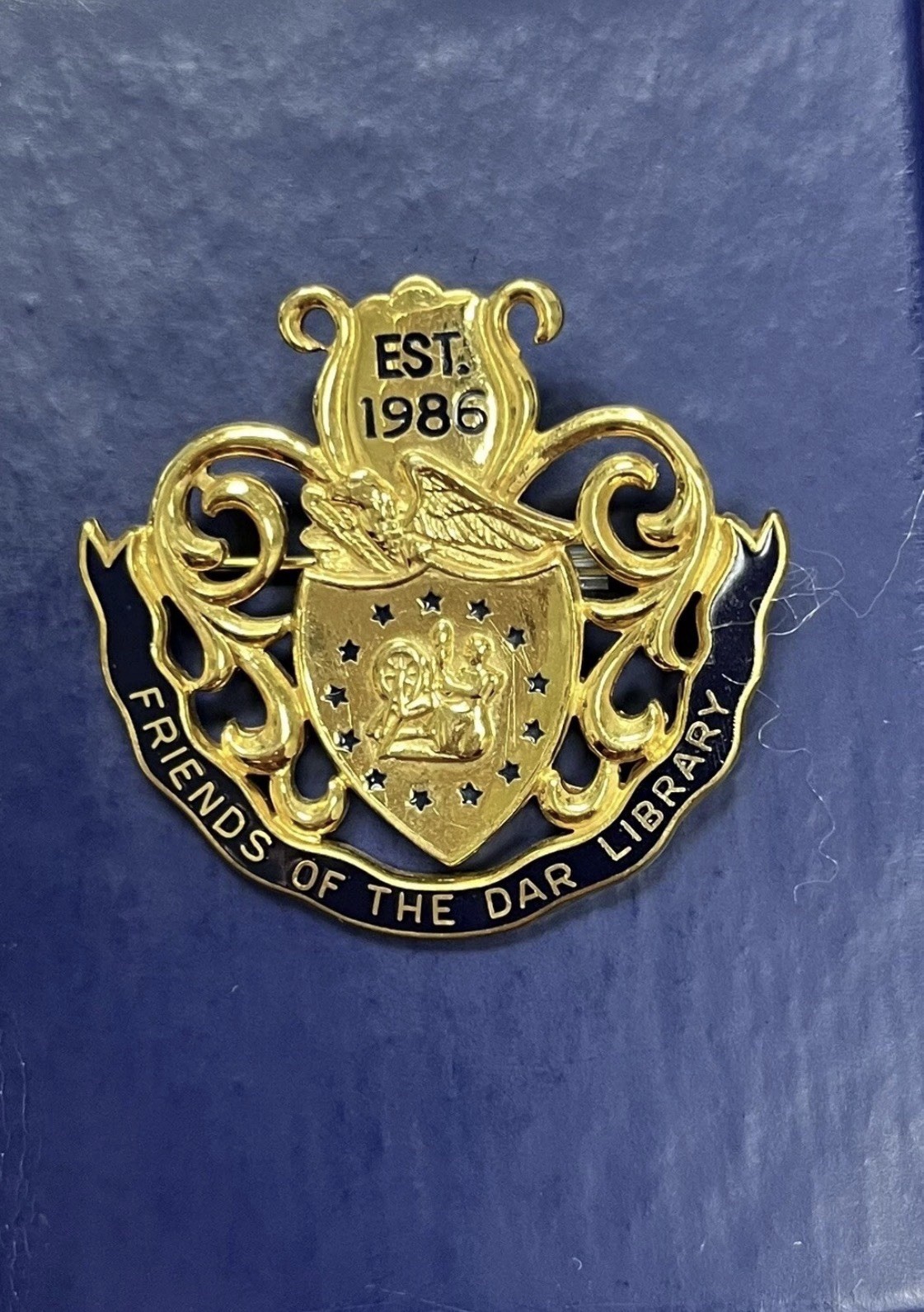 DAUGHTERS OF THE AMERICAN REVOLUTION Friends of the Library Sash Pin Gold Plate DAUGHTERS OF THE AMERICAN REVOLUTION Friends of the Library Sash Pin Gold Plate