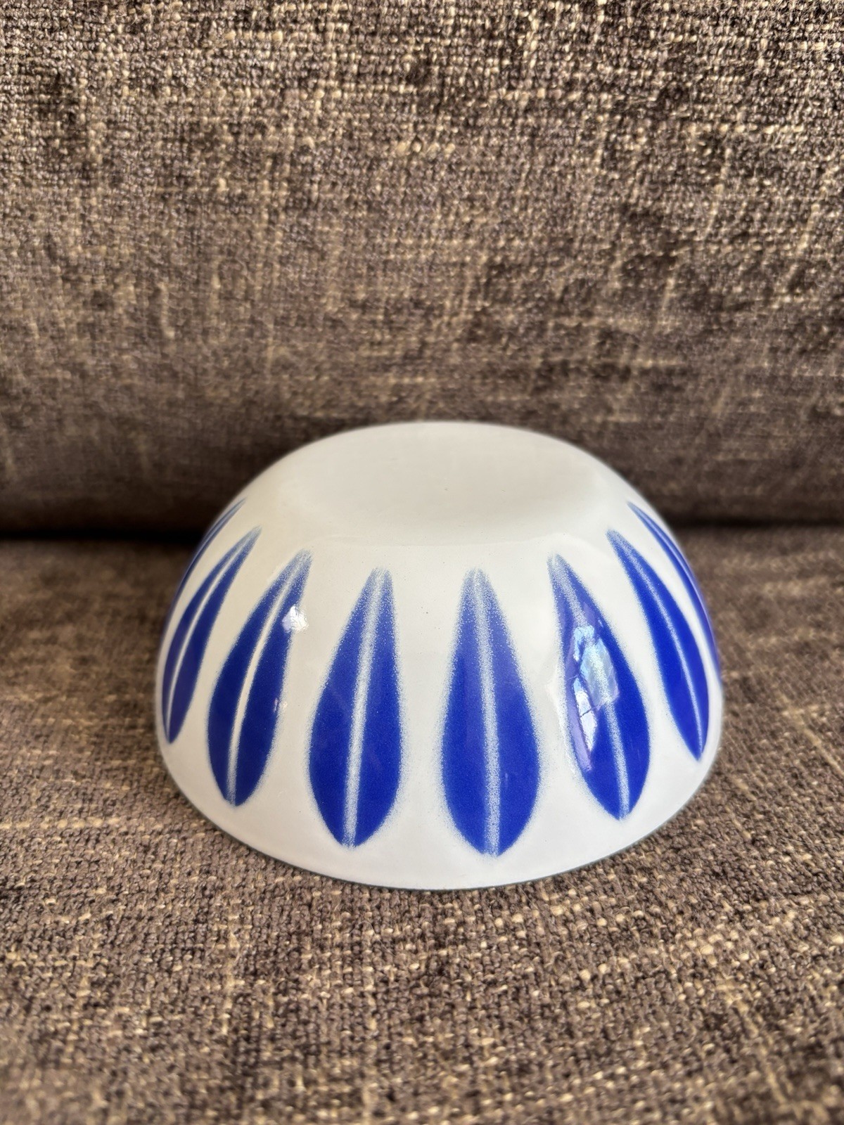 CATHRINEHOLM 4” WHITE WITH COBALT BLUE LOTUS BOWL GLOSSY EXCELLENT NEAR MINT
