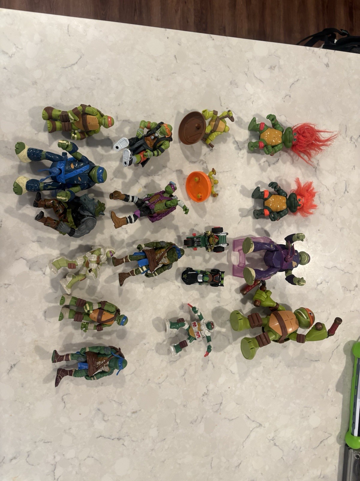teenage mutant ninja turtles Lot Of 18.