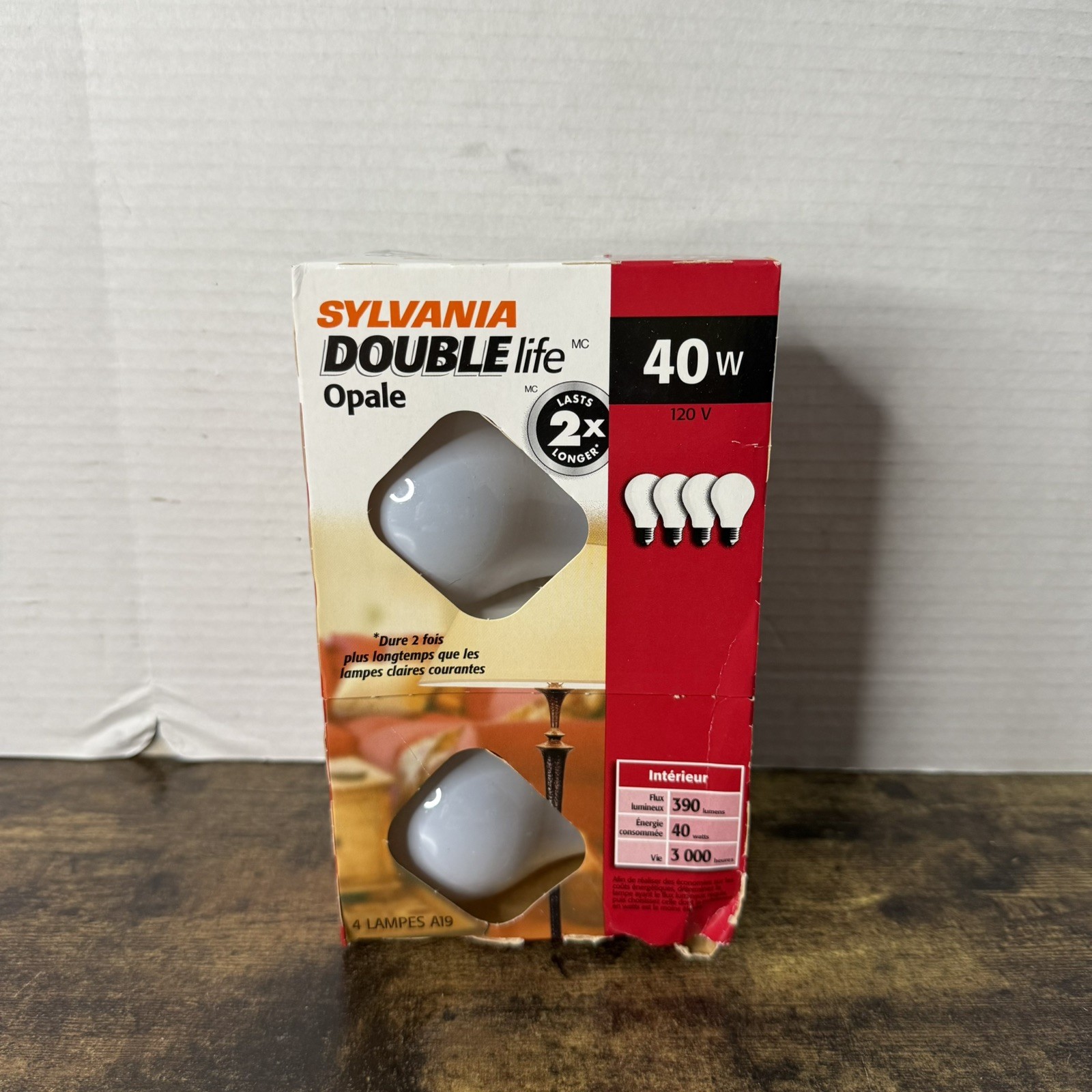 Sylvania 40 Watt Soft White Bulbs 4 Pack BRAND NEW Non LED S88993 4 lampes A19 Sylvania 40 Watt Soft White Bulbs 4 Pack BRAND NEW Non LED S88993 4 lampes A19