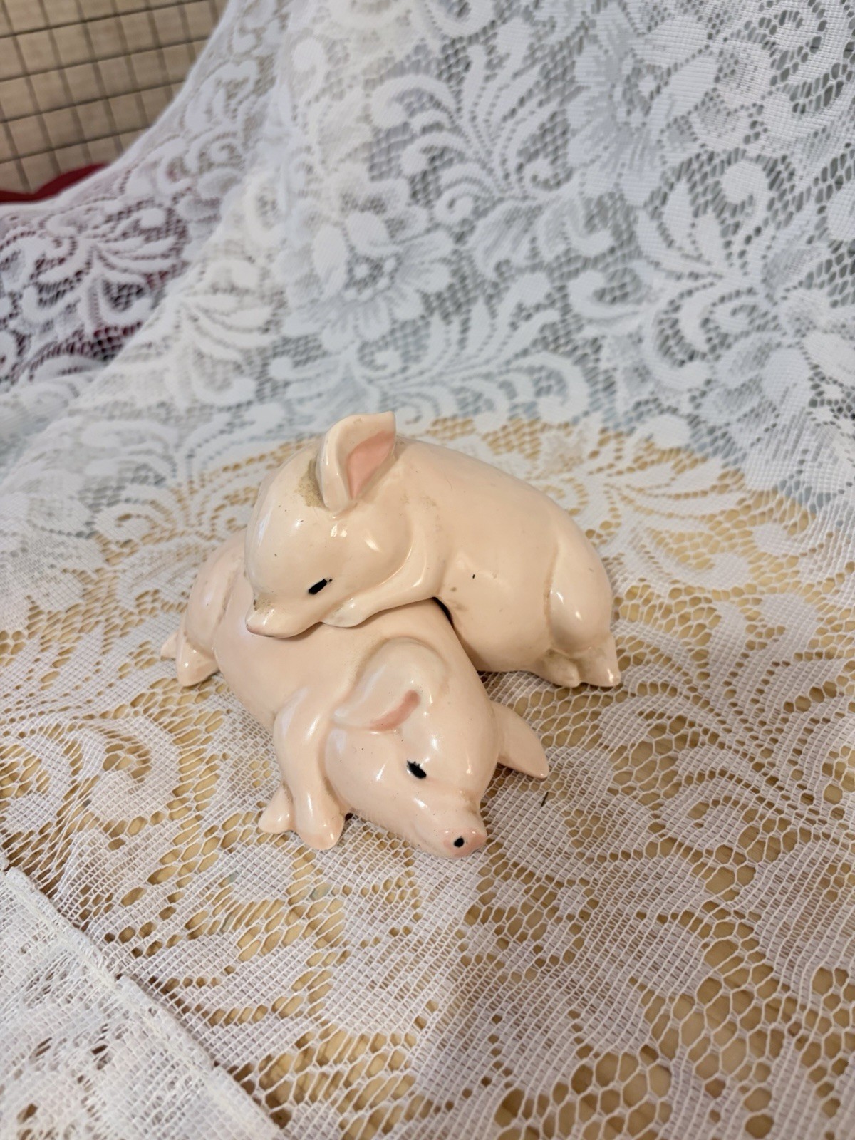 Vtg Ceramic Sleeping Pigs Lot of 2 Fit Together Loving Matte Finish ea 4.5\ Vtg Ceramic Sleeping Pigs Lot of 2 Fit Together Loving Matte Finish ea 4.5\