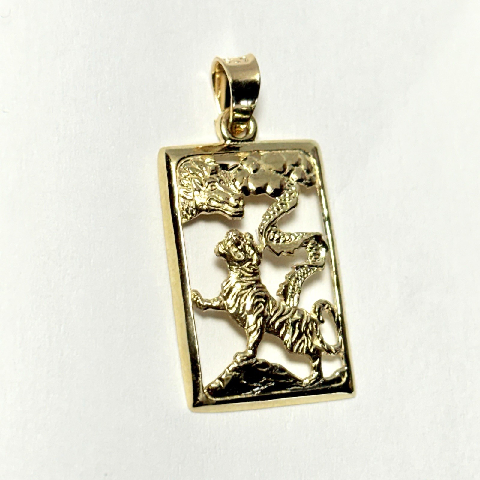 Steven Lee Hawaii 14K Yellow Gold Chinese Dragon Versus Tiger 20mm Pendant 1.4g