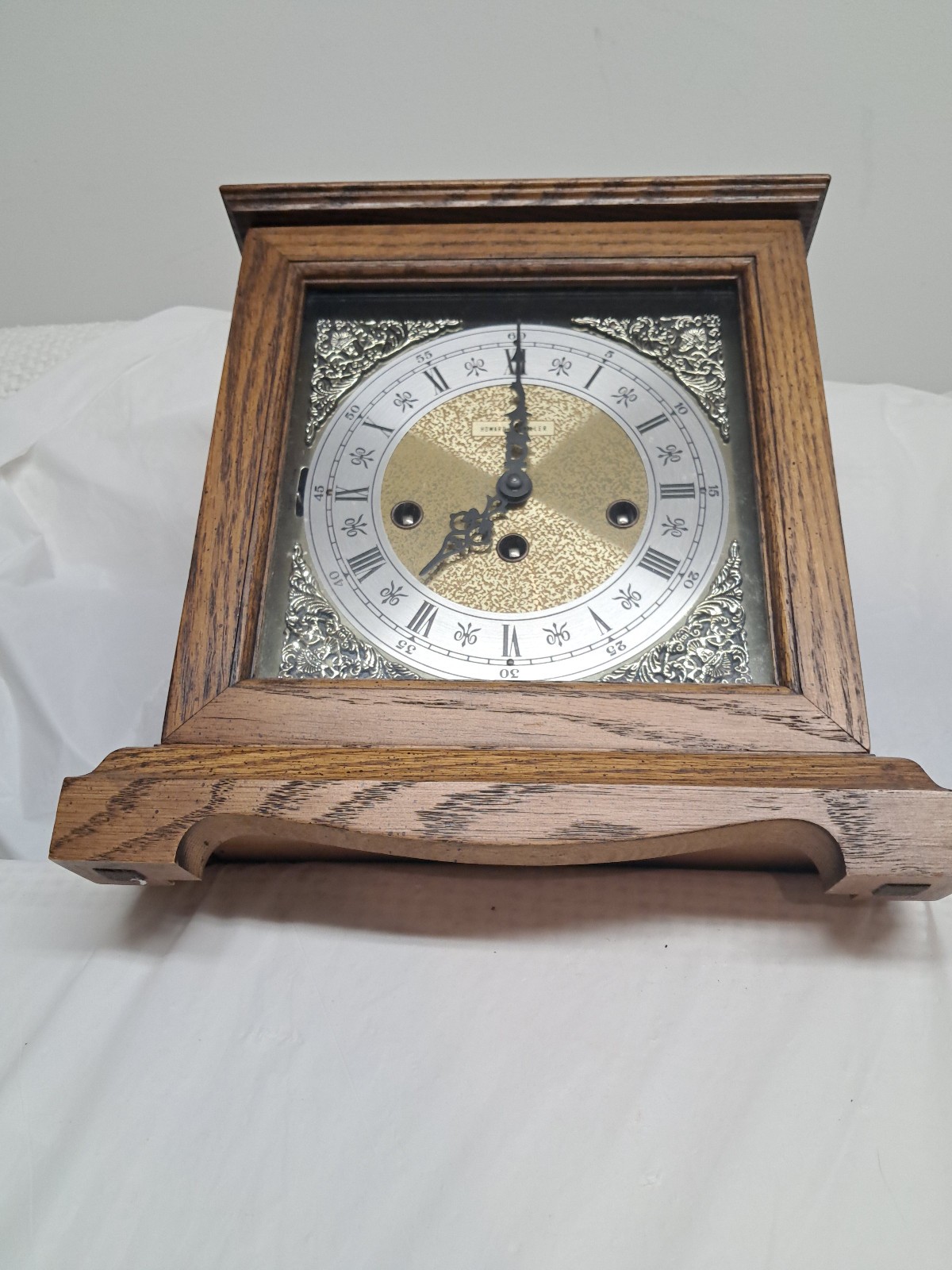 Howard Miller OAK Mantel Clock 340-020 With Key 1/4 Hour Triple Chime 2 Jewels