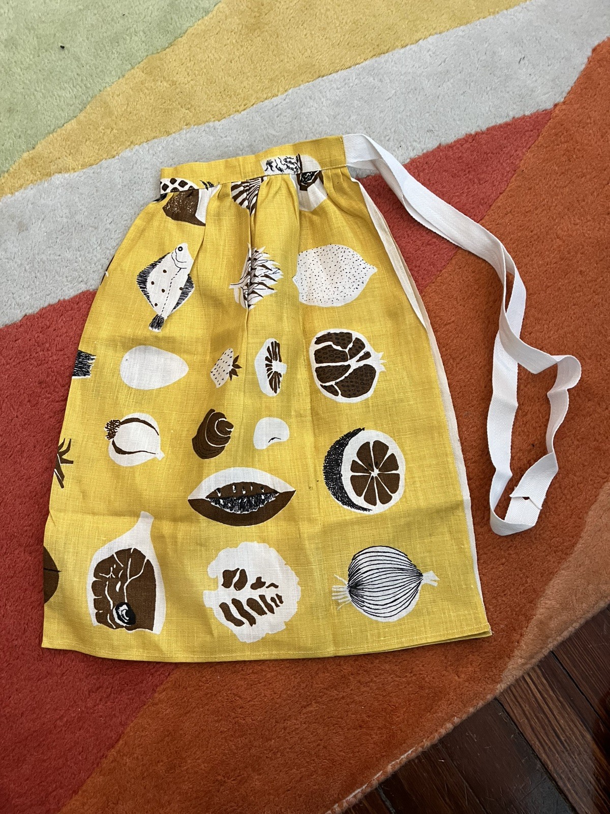 Vintage Lucienne Day Irish Linen Apron MCM NWT Fruit and Veg Pattern