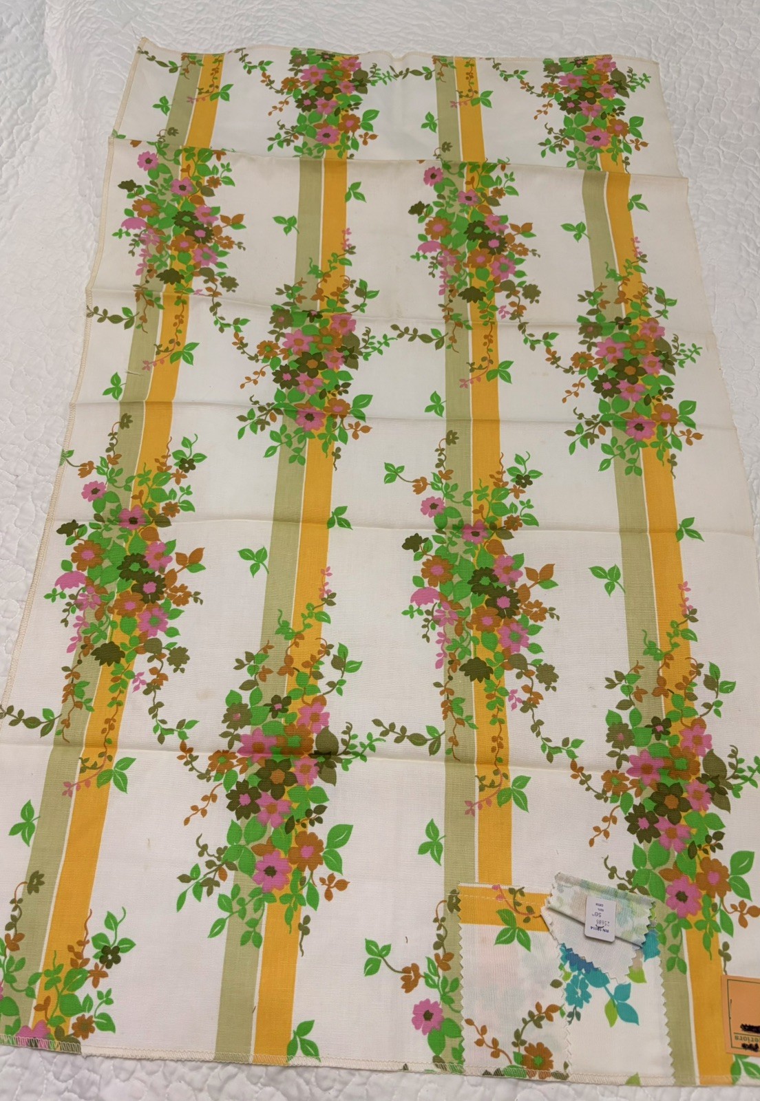 Vintage 60’s MOD Flower Nat Savant Interiors Cottagecore Floral 26x42