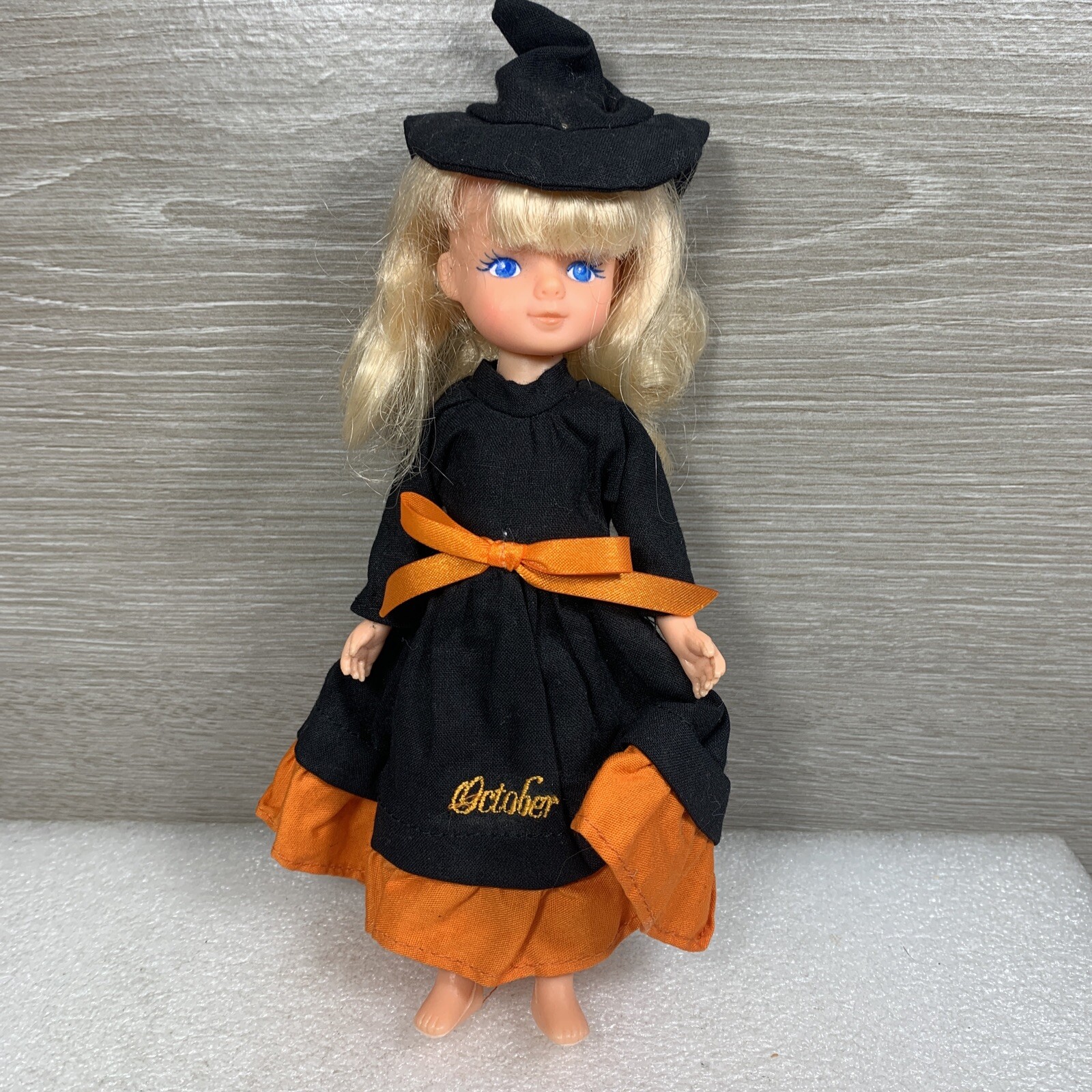 VINTAGE BRINN’S OCTOBER CALENDAR KIDS 7.5”HALLOWEEN WITCH DOLL 1991
