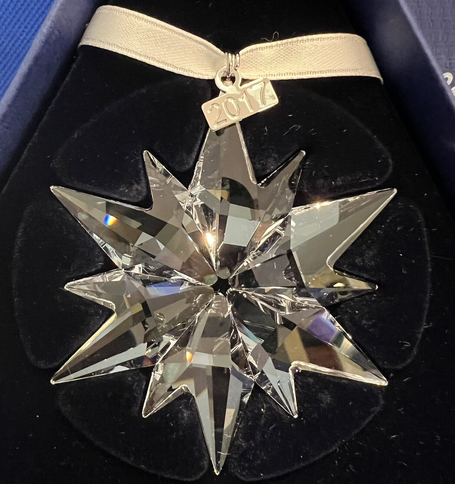 Beautiful Swarovski Crystal STAR / SNOWFLAKE  2017 Annual Holiday Ornament BOXED