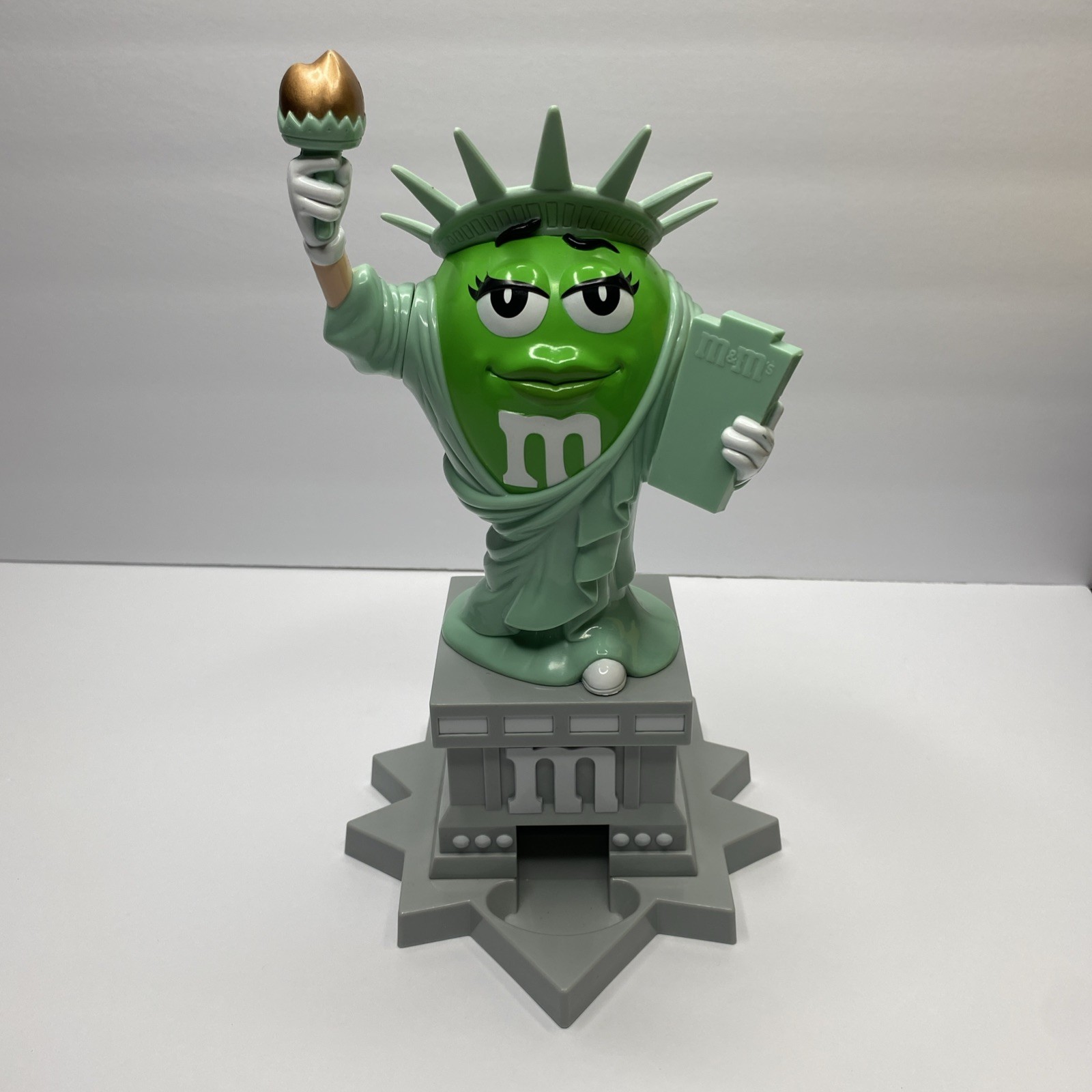 M&M’s World Ms. Liberty Dispenser Statue Of Liberty Green Mars Candy Dispenser
