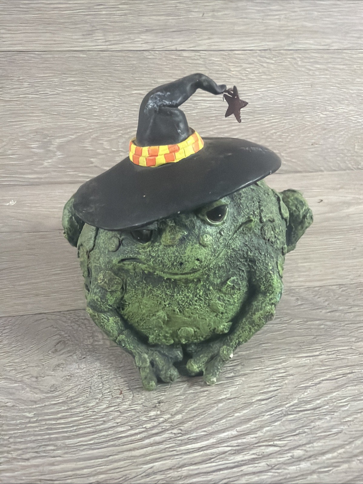 Green Frog Figurine Statue Wearing Black Witch Hat with Star Charm