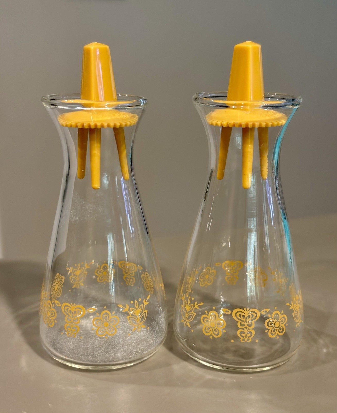 Pair Vintage Pyrex Compatibles Butterfly Gold Clear Glass Salt & Pepper Shakers