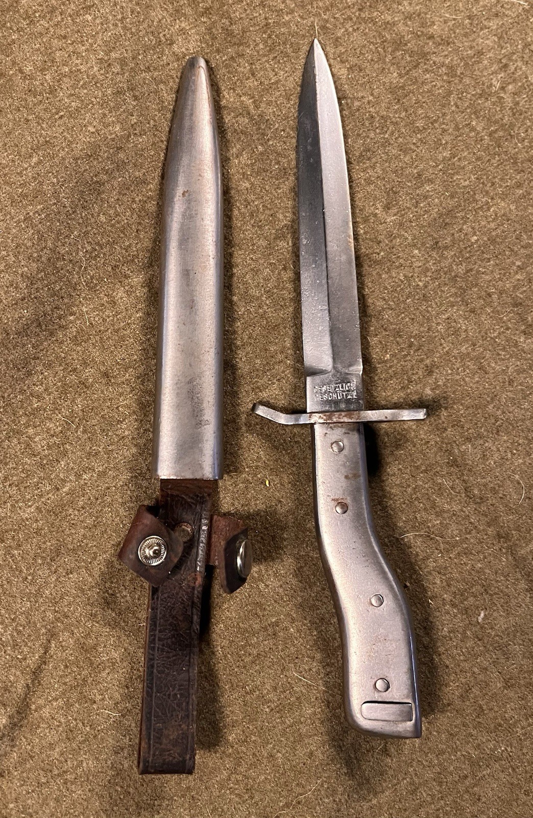 WWI German Ersatz Demag Trench Knife Bayonet w/Scabbard - Crank Handle