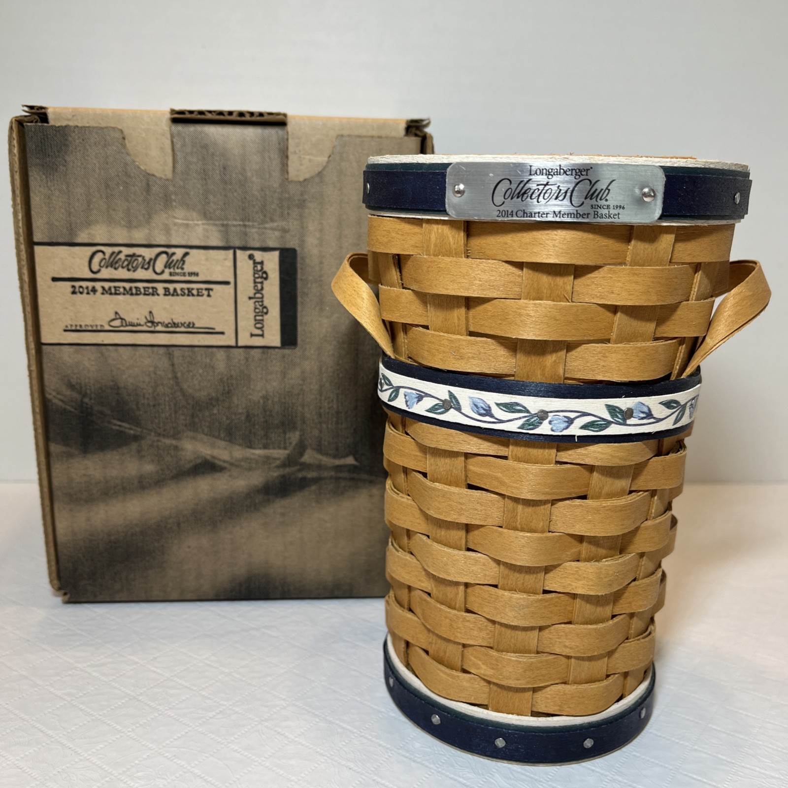 Longaberger 2014 Rare Collectors Club Member Basket  W/Protector & Wood Handles 