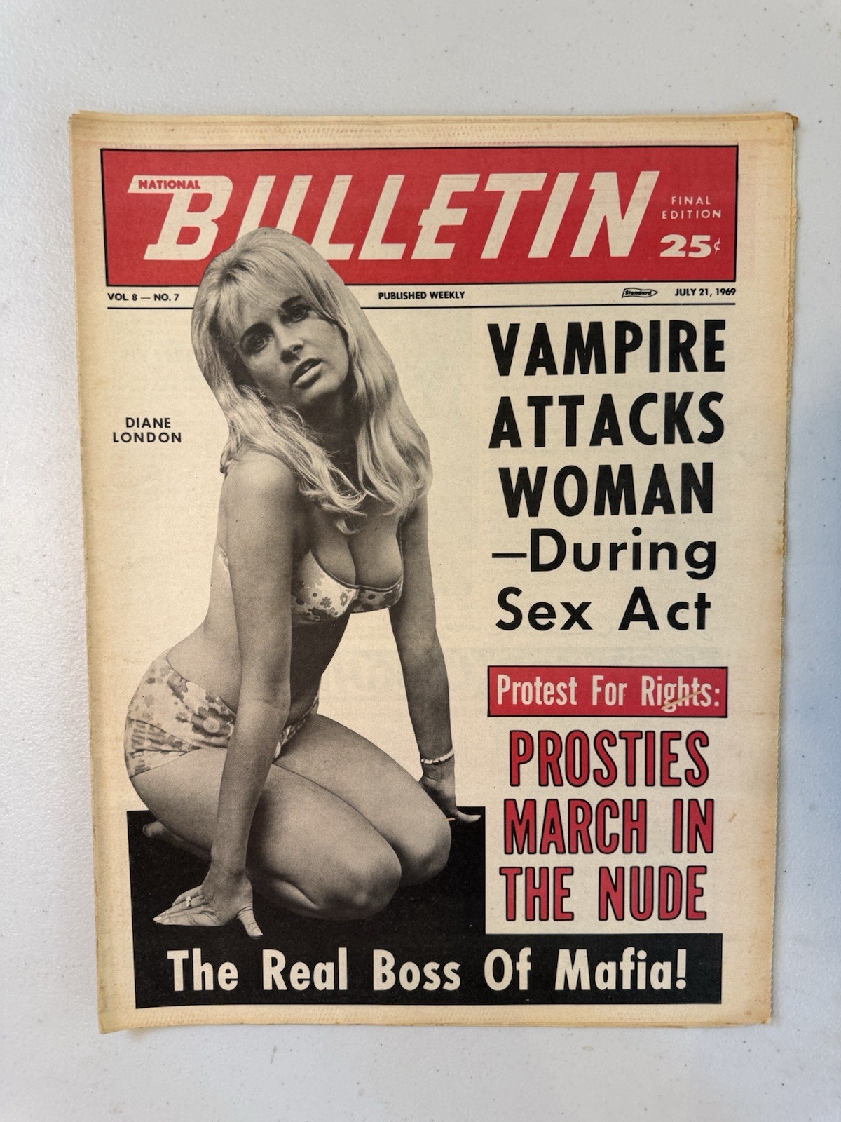 1969 National Bulletin Newspaper, Diane London, Vampire Attacks Woman VRN4