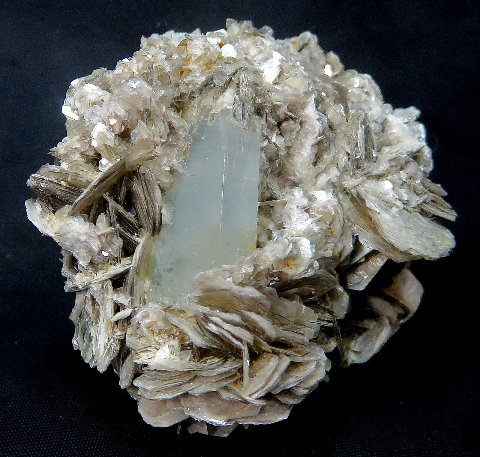 622 CARATS NAGAR NATURAL AQUAMARINE WITH MICA AND FELDSPAR PAKISTAN,(T-126),