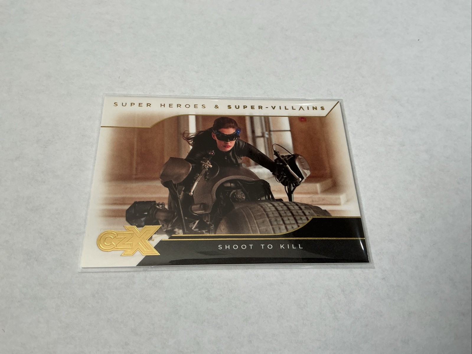2019 Cryptozoic CZx Super Heroes & Super-Villains Catwoman Anne Hathaway RC #42 2019 Cryptozoic CZx Super Heroes & Super-Villains Catwoman Anne Hathaway RC #42