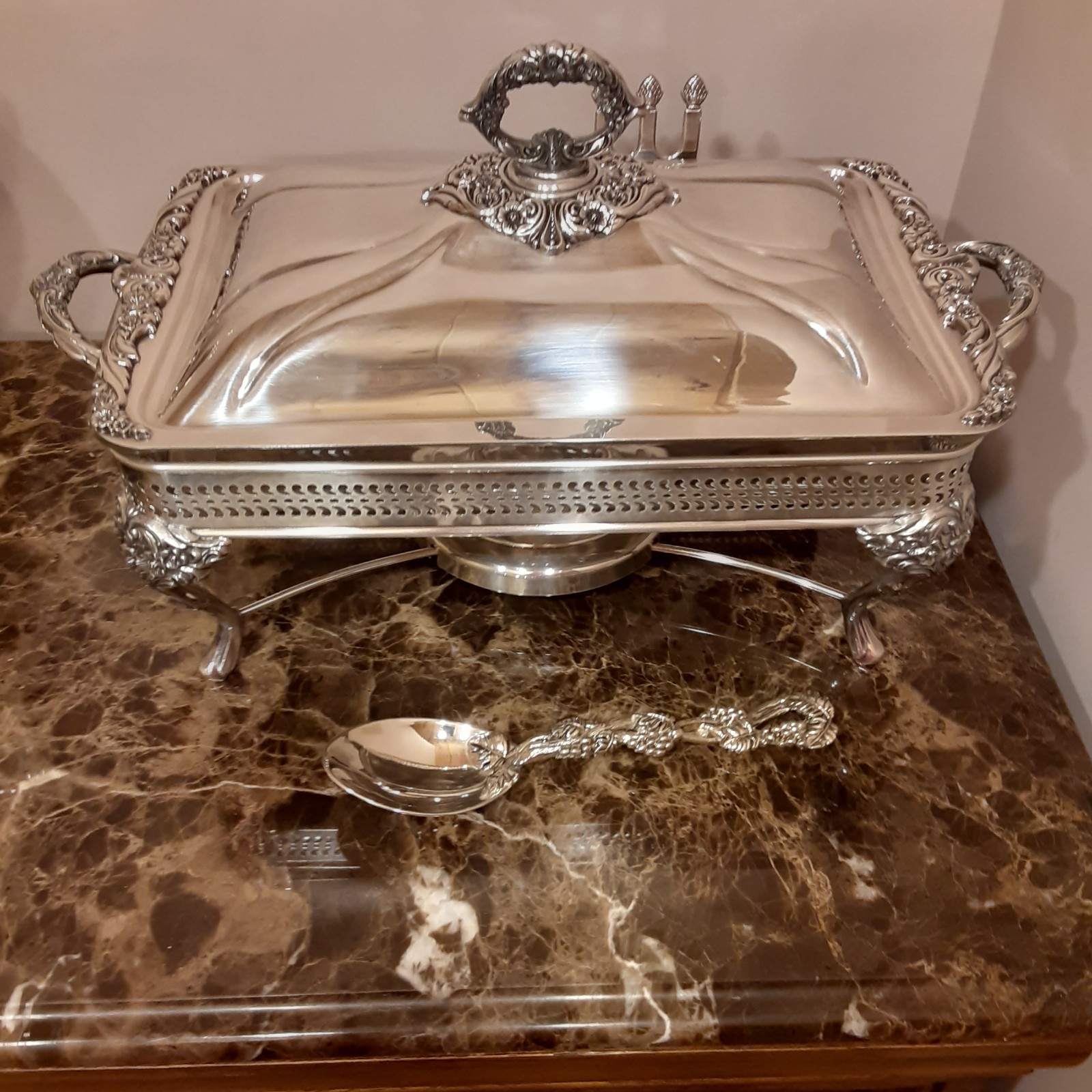 Beautiful ornate Sheffield silver plated chafing dish made in Italy