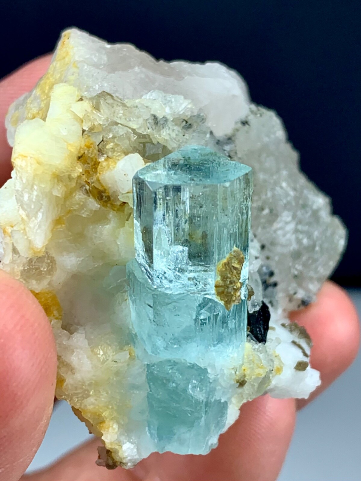 94 GM Terminated Aquamarine Crystal Combine Quartz & Albite Specimen From Shigar