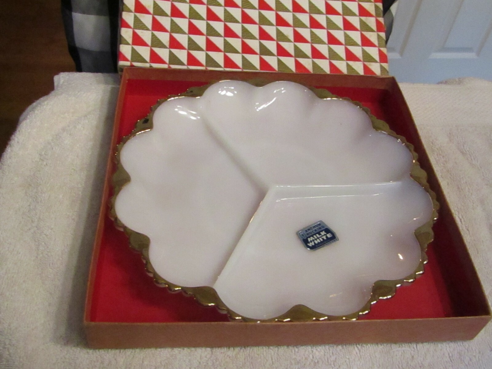 Vntg ANCHOR HOCKING Divided Serving Tray Milk White Glass Gold Rim W-898 G13 NOS