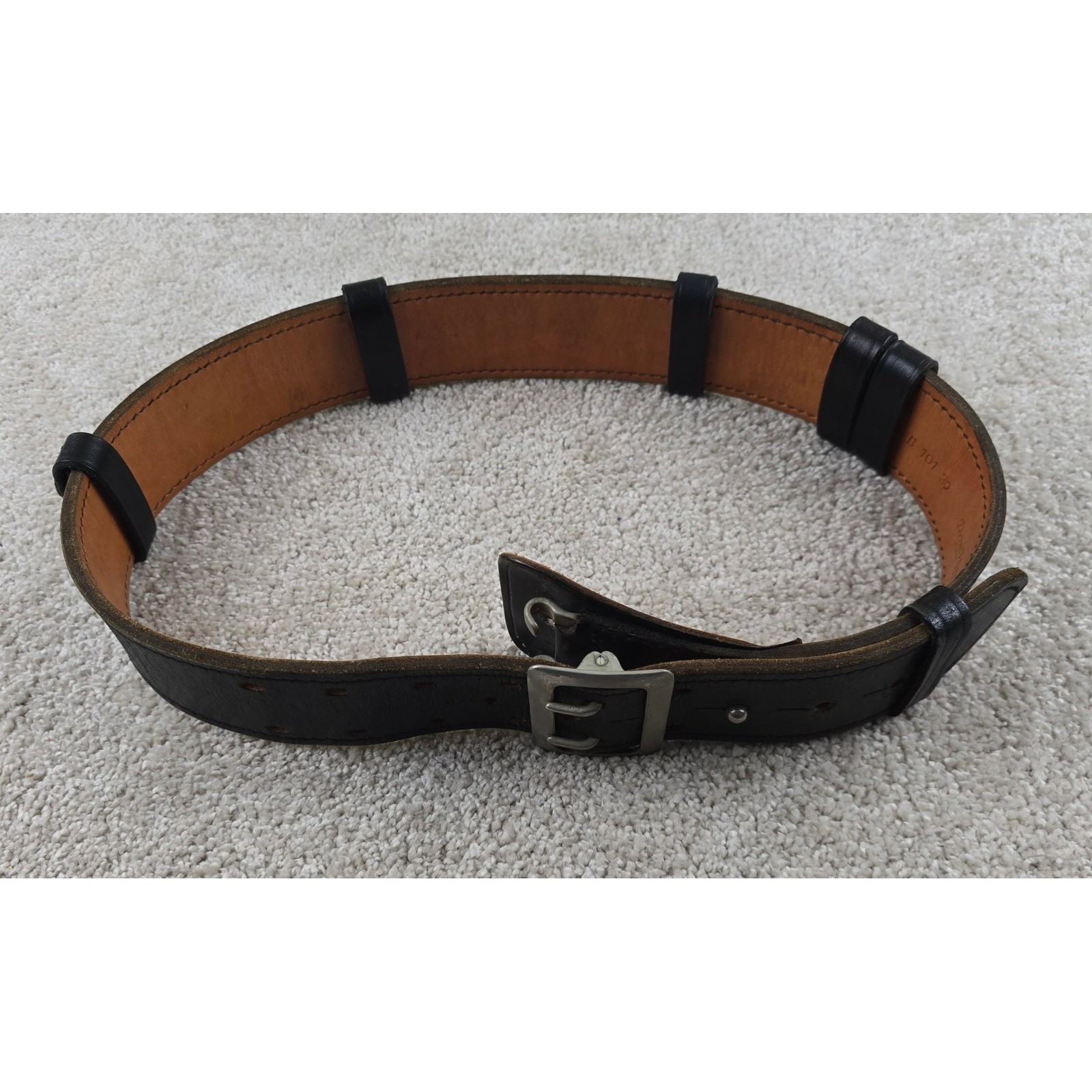 Vintage Don Hume B101 Police Duty Belt Size 32 Black Leather 5 Keepers 1970s Vintage Don Hume B101 Police Duty Belt Size 32 Black Leather 5 Keepers 1970s