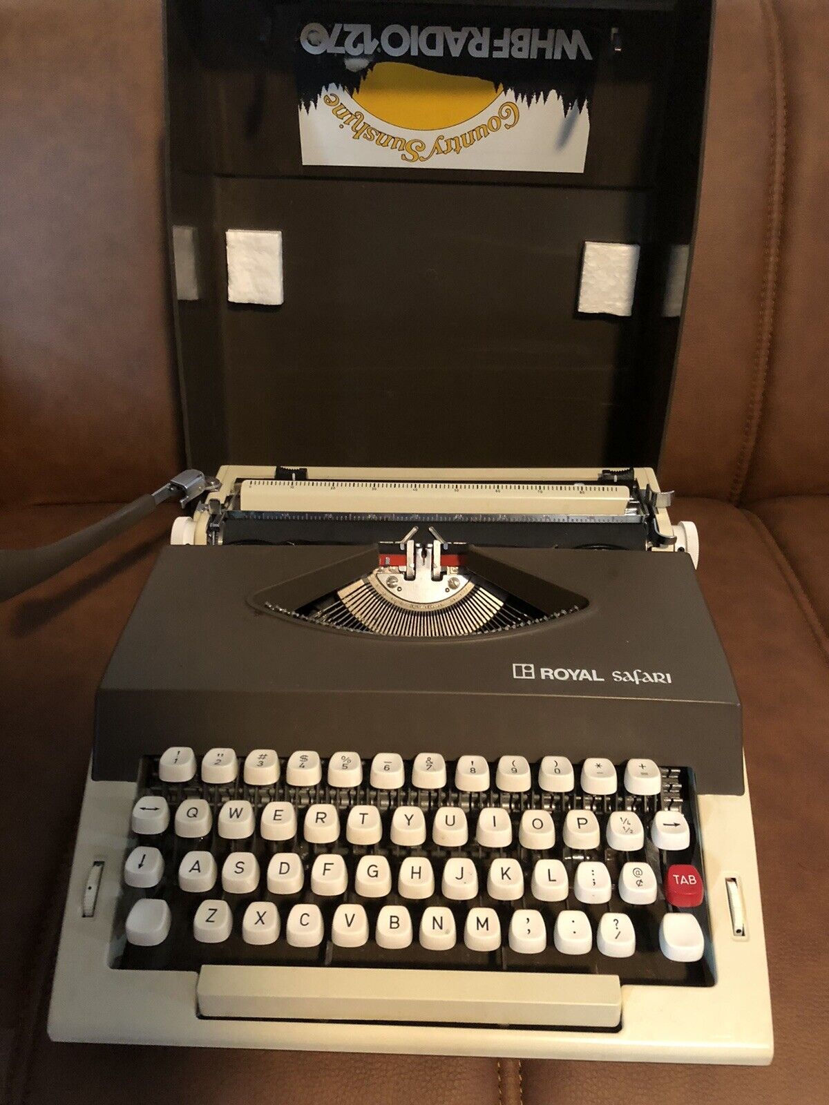 Vintage 1980's Royal Safari  Portable Typewriter Brown-Beige Case Messa Portugal