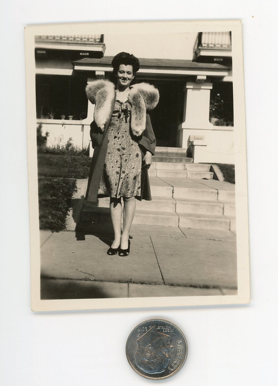 Vintage 1940\'s photo / Pretty Young Woman Wearing Strange Double FOX FUR Stoles
