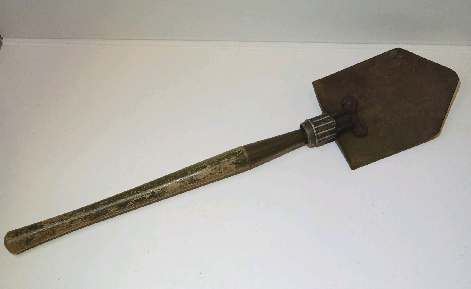 WW2 US Army Military Entrenching Shovel Tool Ames 1945 USA