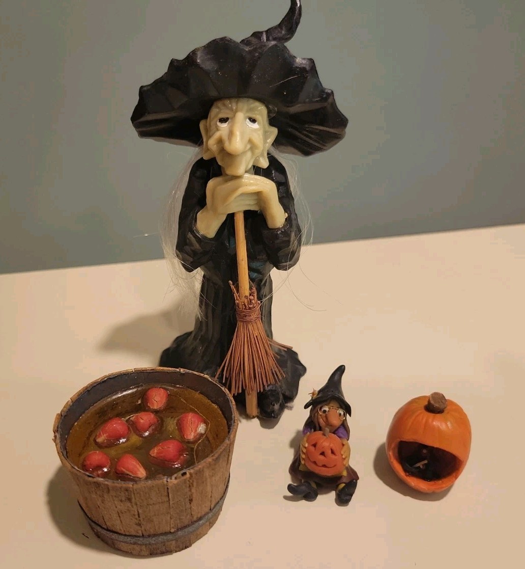 Lot of WITCH 5