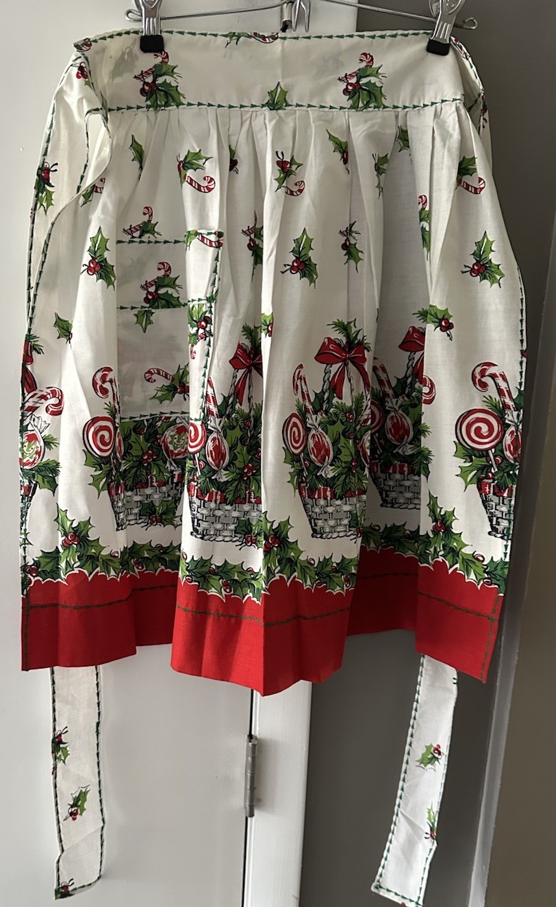 Vtge Christmas Half Apron Candy Canes Baskets Holly Berries Crisp w 1 teeny spot