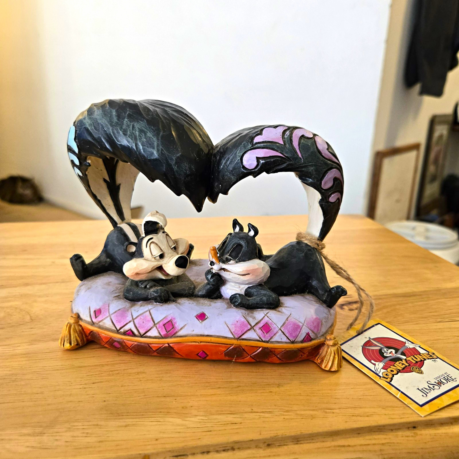 Jim Shore Disney Traditions Pepe Le Pew Skunk Figurine 6\