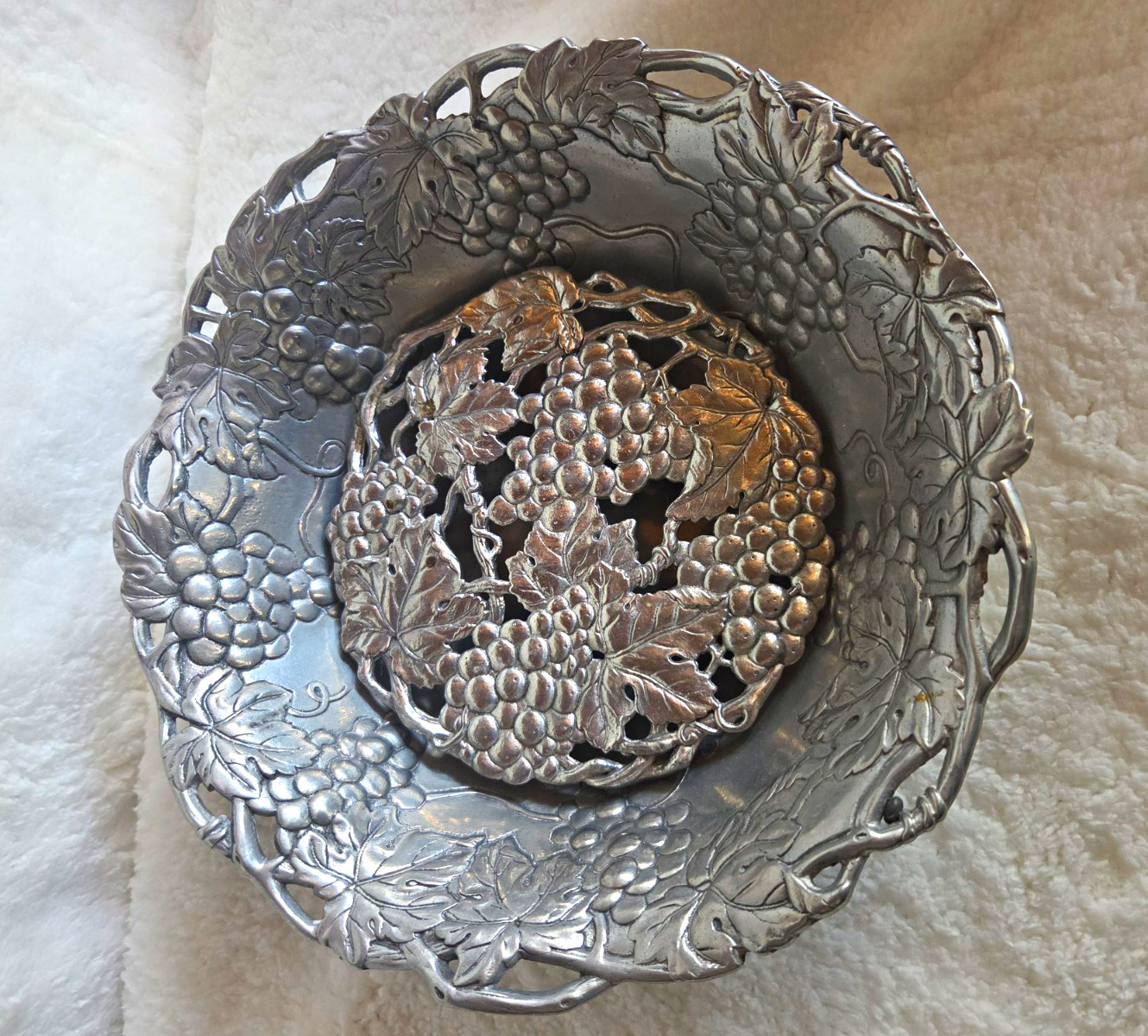 Vintage Arthur Court Bowl w/ Trivet Heat Pad Sand Cast Aluninum Grape Vine