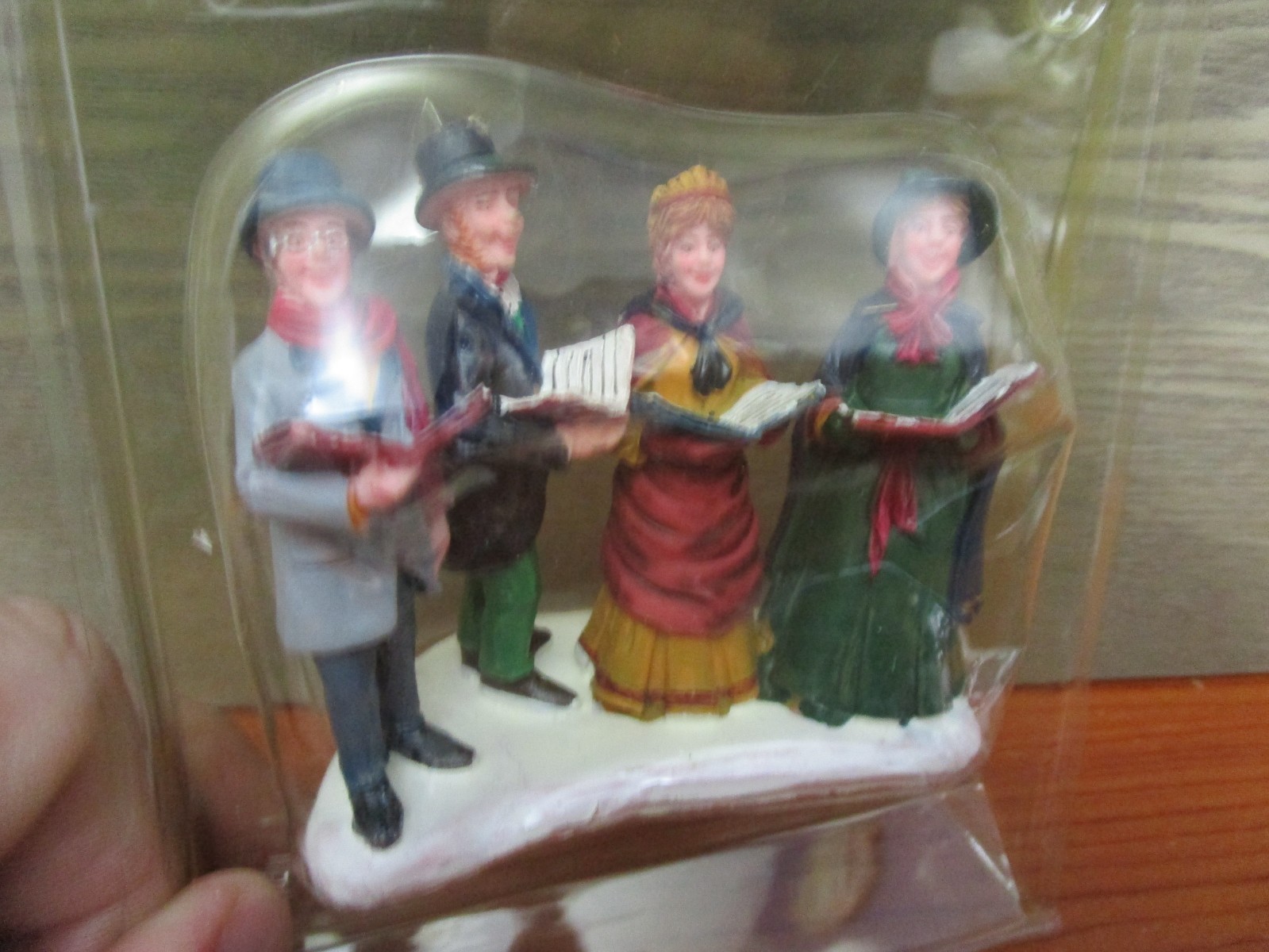 Lemax Carole Towne Courtyard Carolers 2006 Figurine 62251 - NEW
