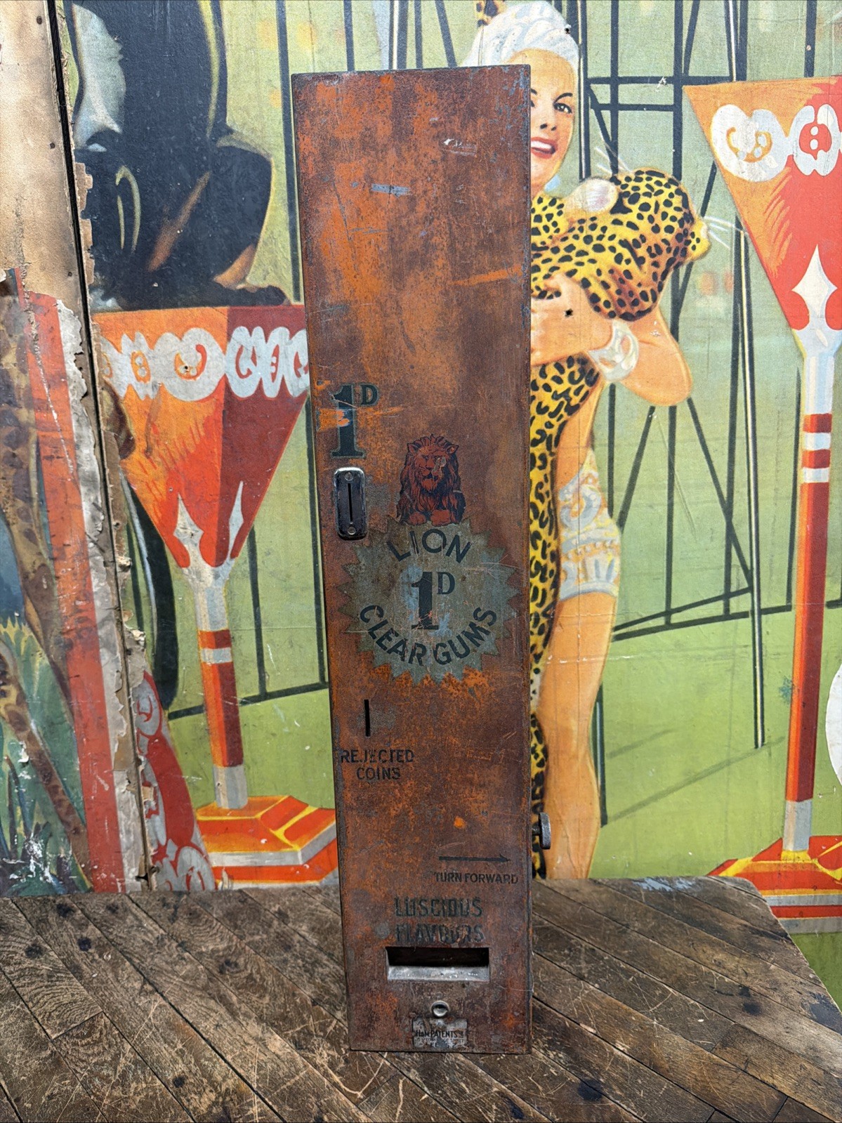 VINTAGE C. 1910 LION CLEAR GUMS PENNY OPERATED VENDING MACHINE SIGN BRITISH RARE VINTAGE C. 1910 LION CLEAR GUMS PENNY OPERATED VENDING MACHINE SIGN BRITISH RARE