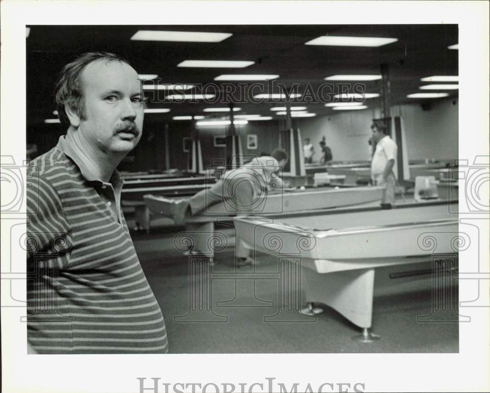 1984 Press Photo Don Sledge, Manager of the Morehead Cue Lounge - lrb10821