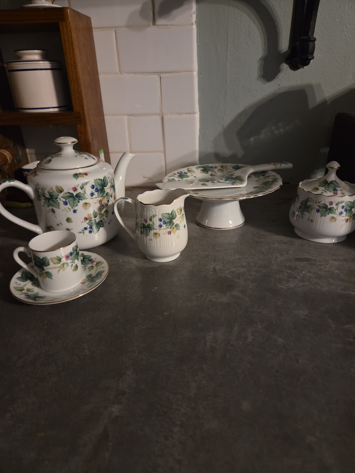 Andrea by Sadek 7 Piece Tea Set.