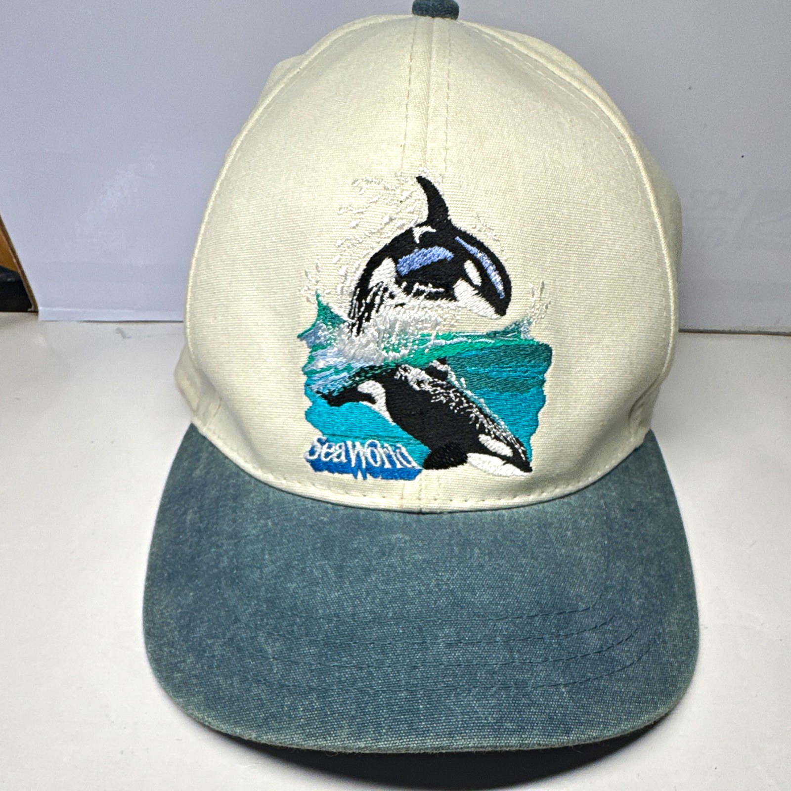 SEA WORLD VINTAGE SHAMU KILLER WHALE AMUSEMENT PARK STRAPBACK HAT CAP