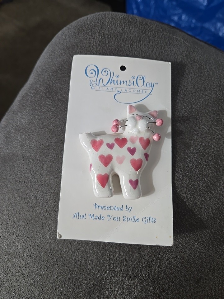 NOS Vtg WhimsicClay By Amy Lancombe Ceramic Pink Hearts Cat Brooch #10023