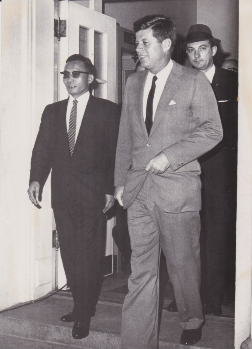 1961 Press Photo President Kennedy Meets General Chung Hee Park at White House