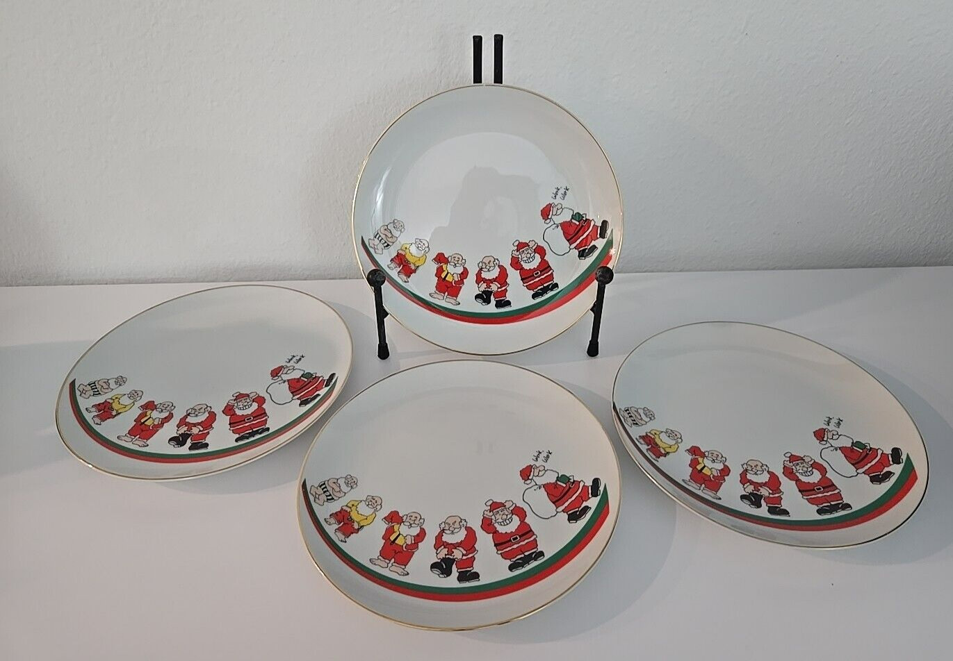 4 VINTAGE PAPEL JAPAN CHRISTMAS LUNCH KIDS PLATE SANTA GETTING DRESSED WORK WORK 4 VINTAGE PAPEL JAPAN CHRISTMAS LUNCH KIDS PLATE SANTA GETTING DRESSED WORK WORK