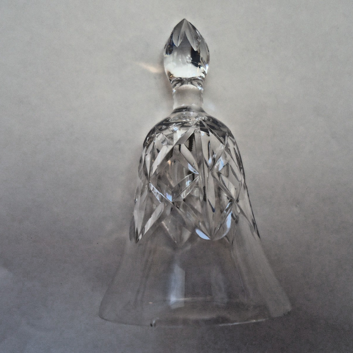 Vintage Clear Cut Glass Crystal Dinner Bell - Diamond & Criss-Cross Pattern Vintage Clear Cut Glass Crystal Dinner Bell - Diamond & Criss-Cross Pattern