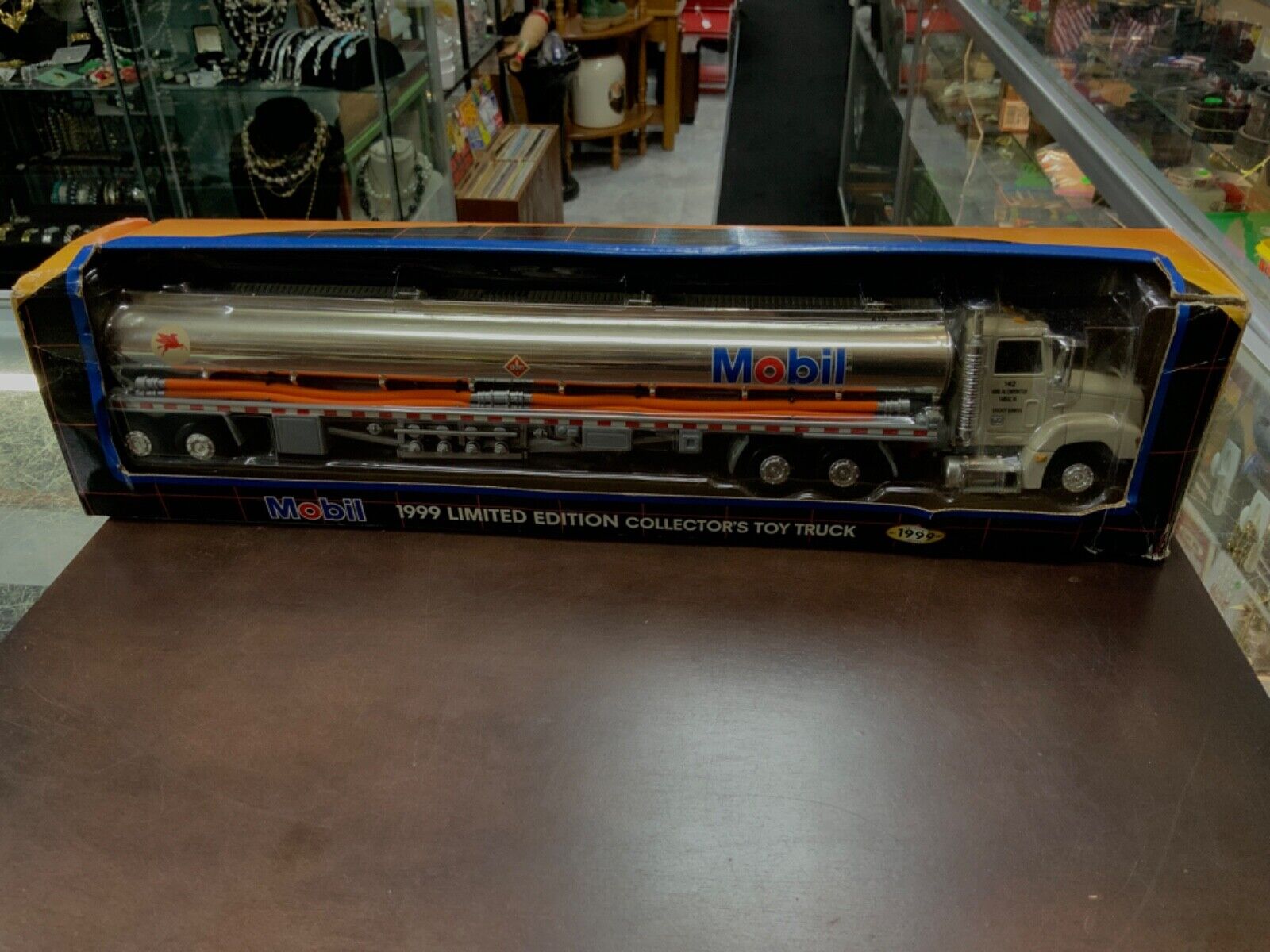 Mobil 1999 Limited Edition Collectors Toy Truck - Preowned (B)