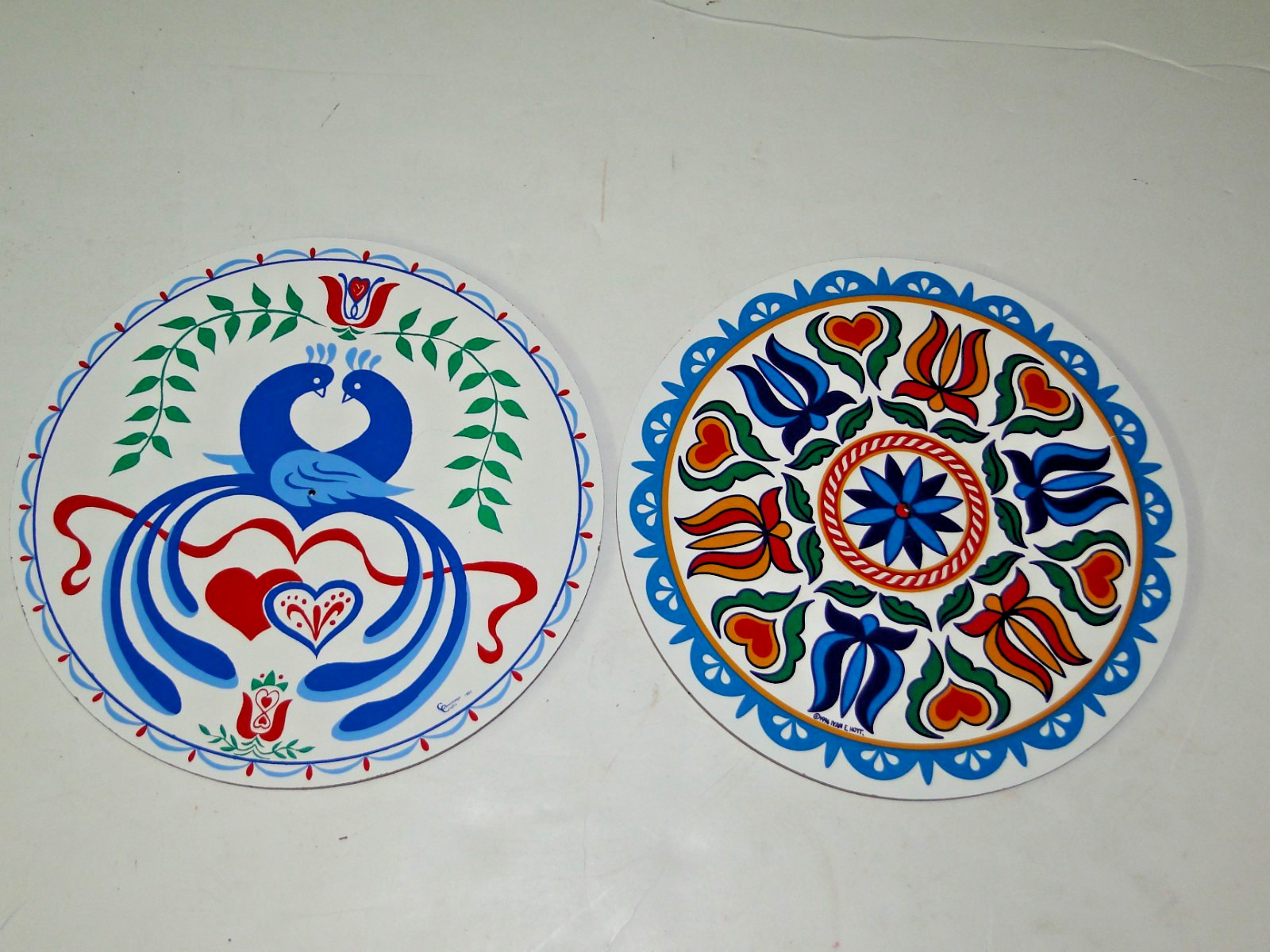 2 VINTAGE PENNSYLVANIA DUTCH HEX SIGNS CONESTOGA CRAFTS AND IVAN HOYT 1983  1996