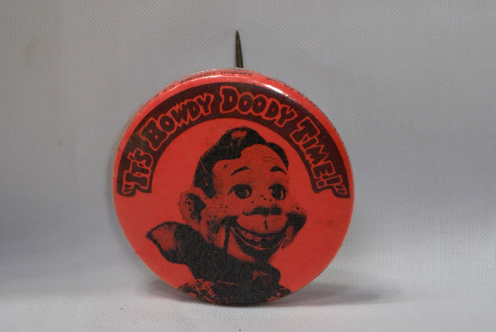 It\'s Howdy Doody Time vintage pin back button