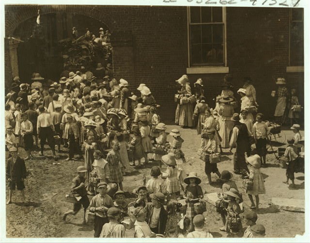 Photo:Columbus Georgia Eagle & Phoenix Mill 1913 Child Labor Dinner-Toters