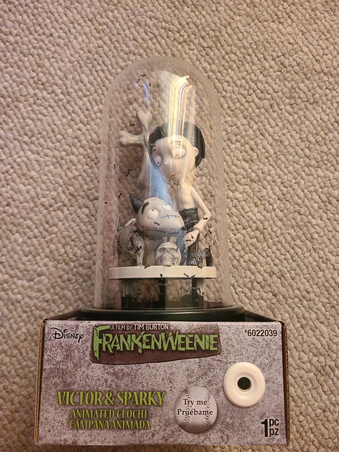 NEW TIM BURTONS FRANKENWEENIE VICTOR & SPARKY ANIMATED CLOCHE MUSIC AND LIGHTS
