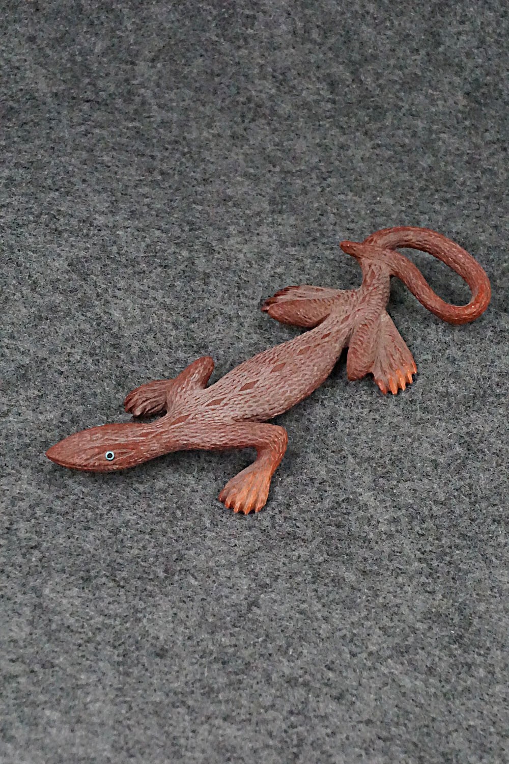 Lizard Zuni Fetish Carving - Travis Lasiloo Lizard Zuni Fetish Carving - Travis Lasiloo
